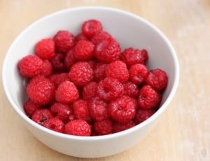 bowl of raspberries thumbnail