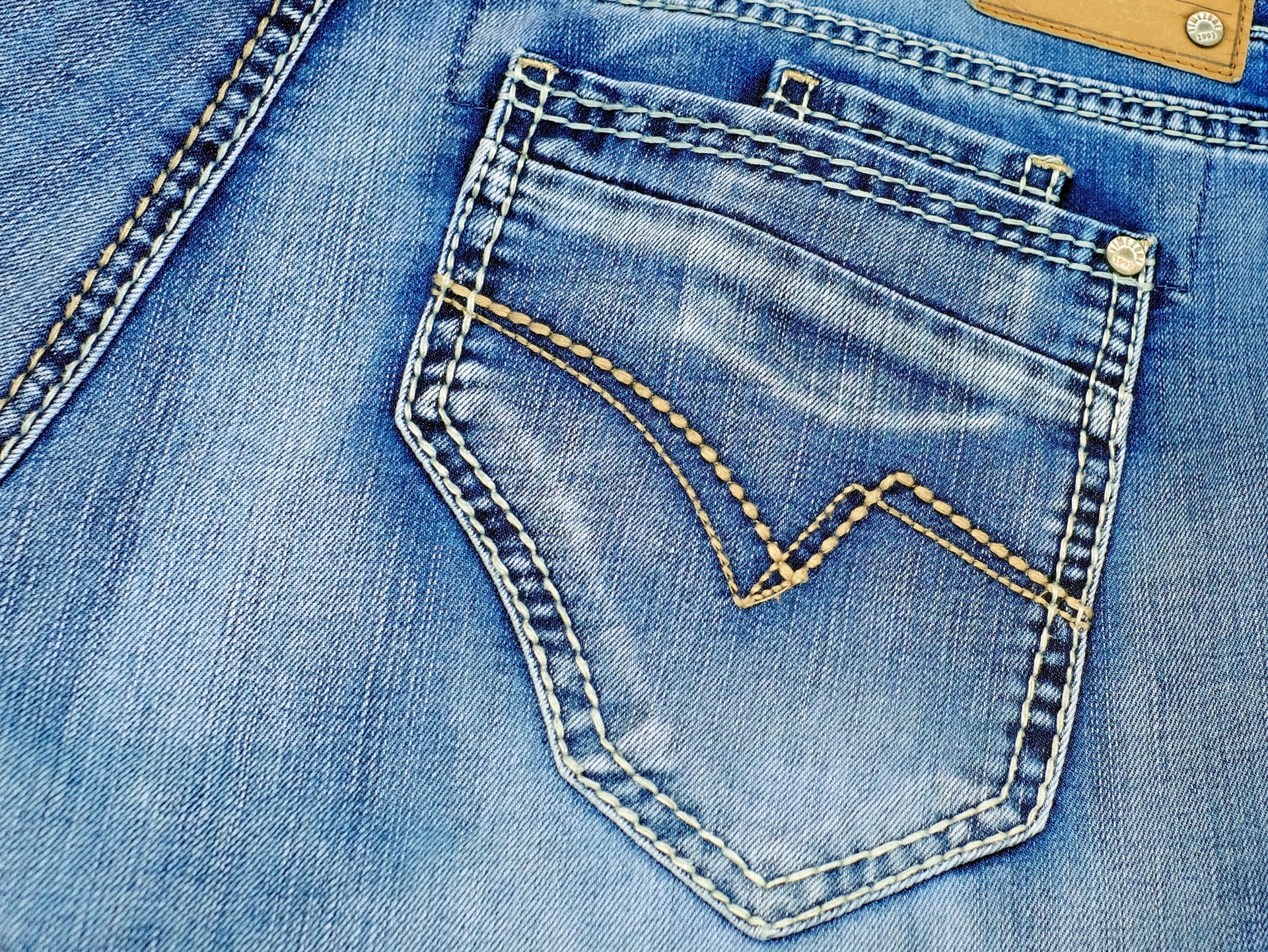 Карман джинсов рисунок. Карман джинсовый. Джинсы с карманами. Задние карманы на джинсах. Джинсовая ткань.