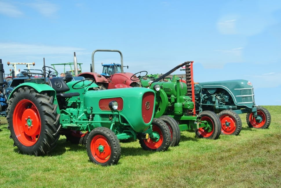 tractor lot free image | Peakpx