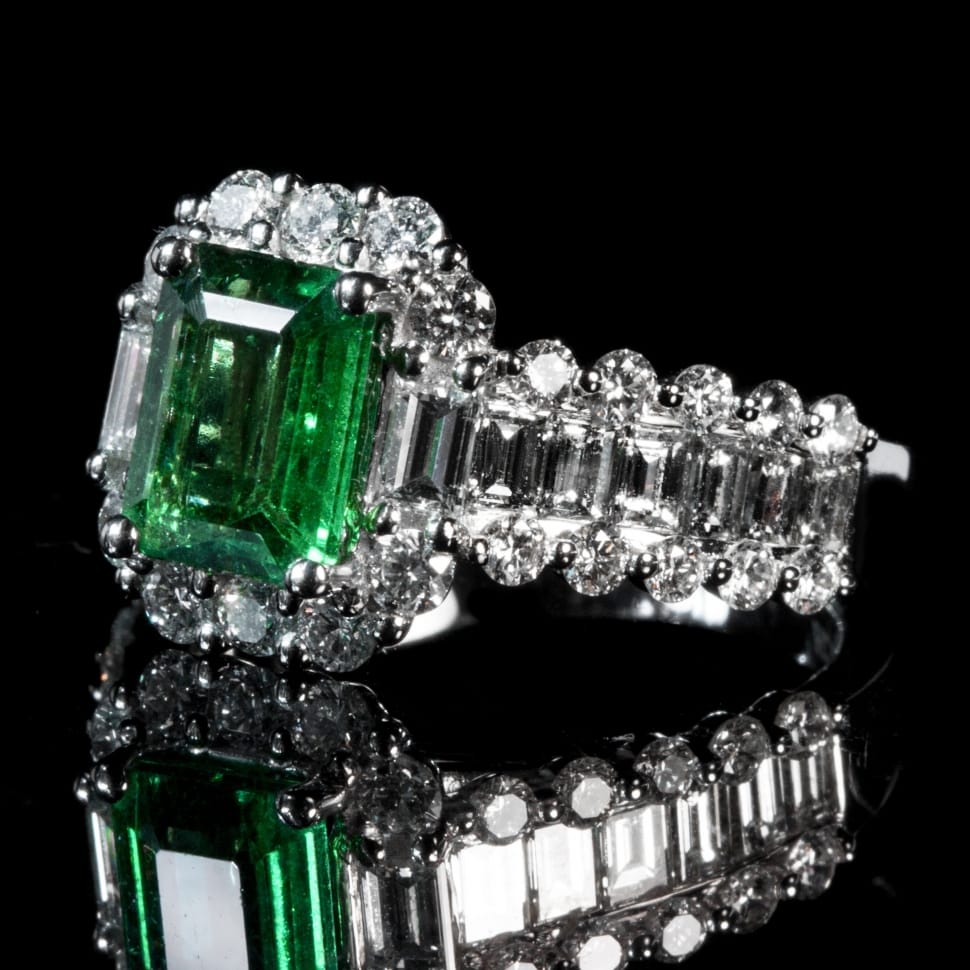 Ring, Luxury, Diamond, Emerald, black background, green color preview