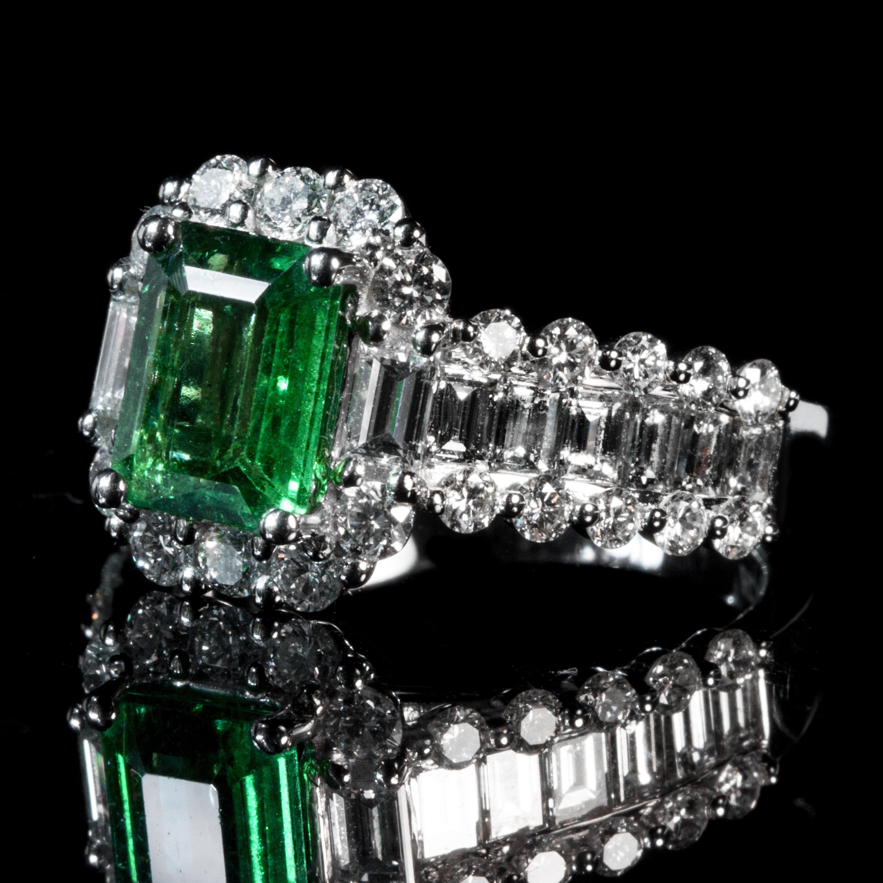 Ring, Luxury, Diamond, Emerald, black background, green color