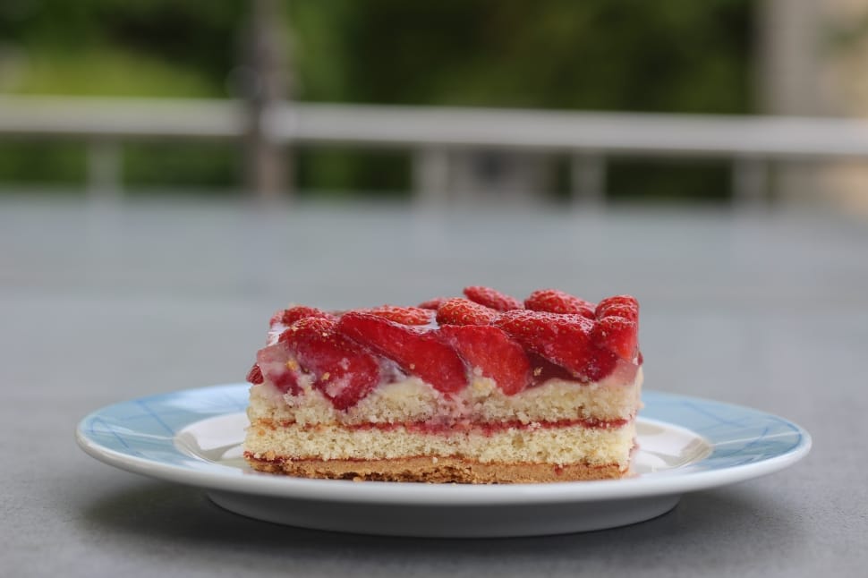 strawberry cake preview