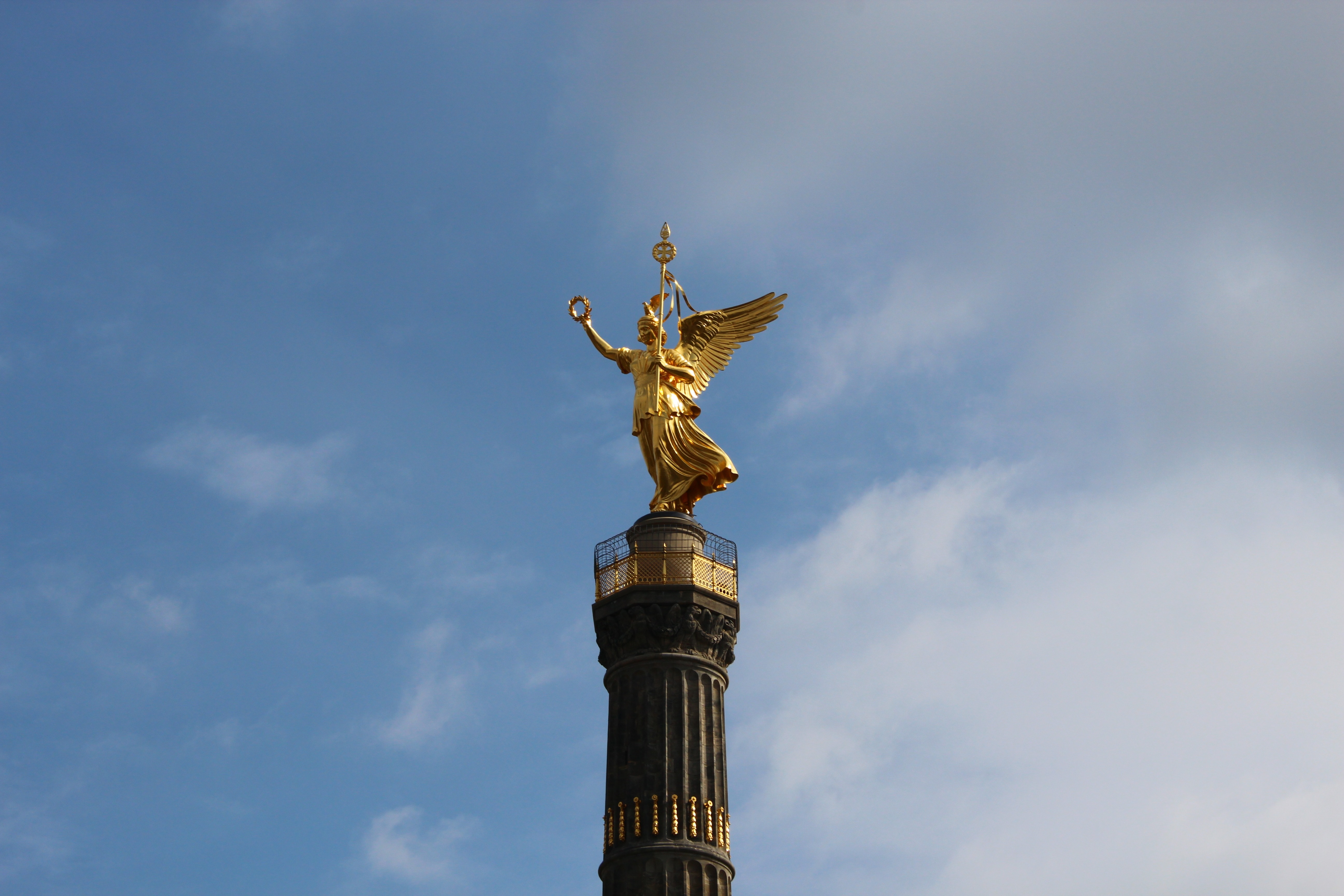 gold angel statue