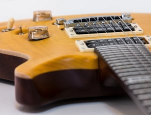 brown 6 string electric guitar thumbnail